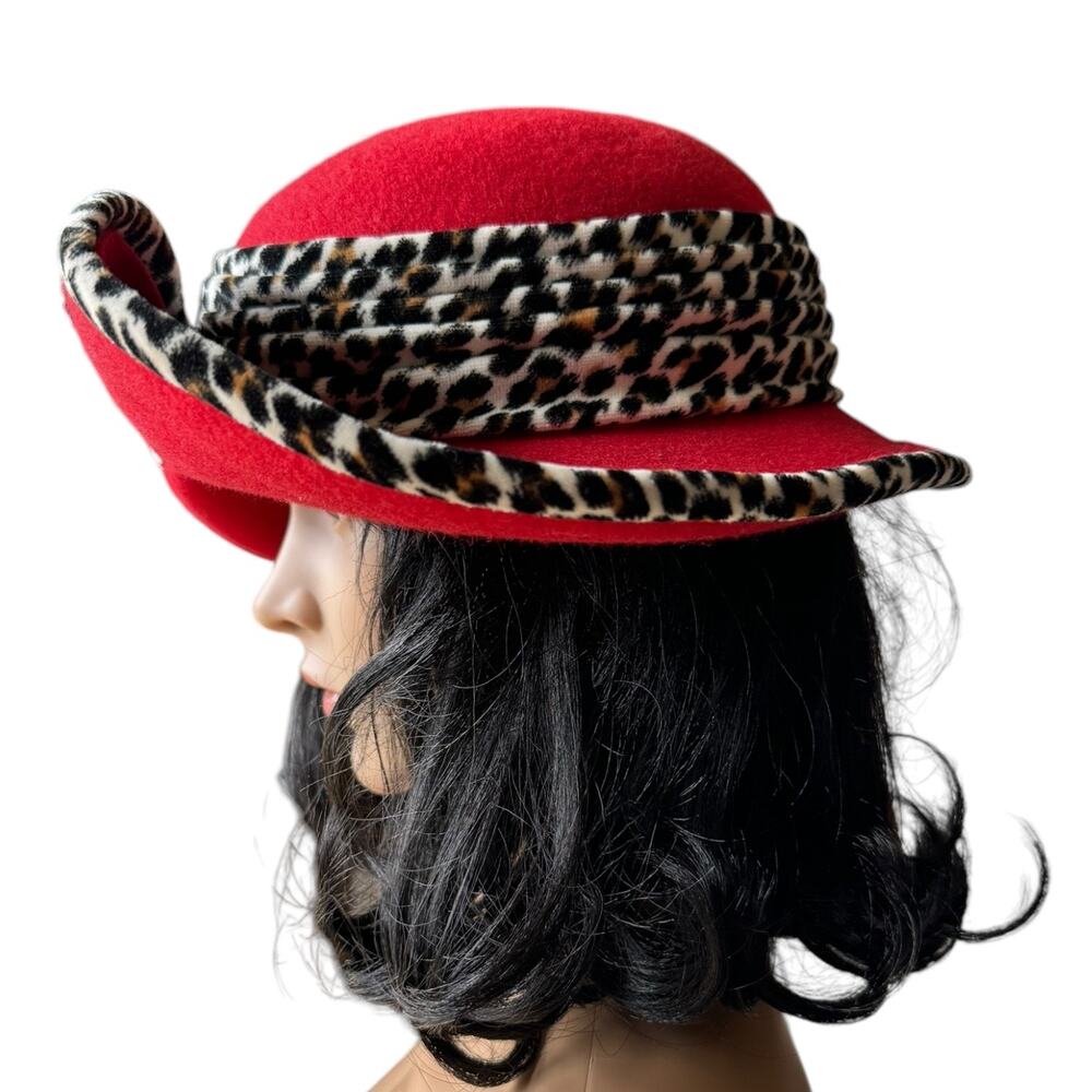 NWT Vintage 1960's Mr. John Classic Hat Red with animal print & large feathers - Picture 4 of 14